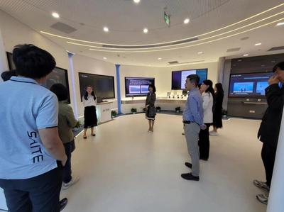 对外经济贸易大学信息学院教学设备研究开发的创新实践与价值探索